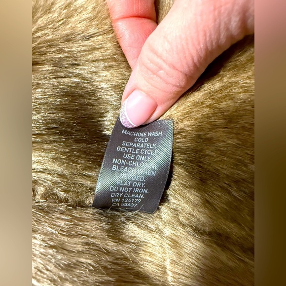 Elegant Tan Coat with Faux Fur Trim - Picture 6 of 8